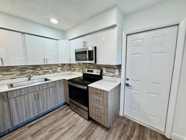 Photo - 100 SW 9th St Unit B