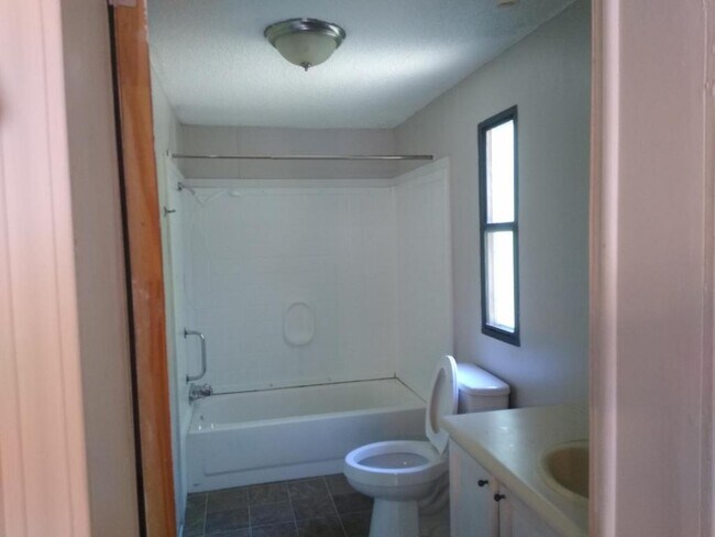 Photo - 107 Oak View Dr