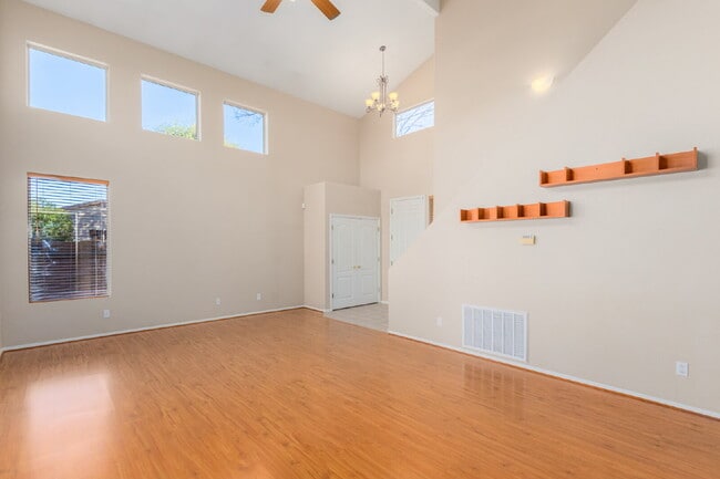 Photo - 1462 W. Roadrunner Dr.