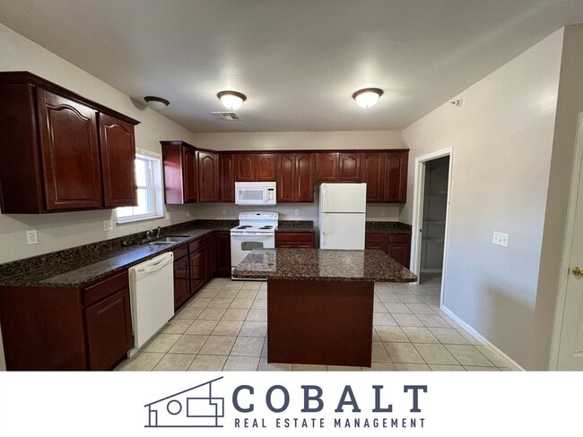 Building Photo - Pre-Leasing for 26/27 School Year!