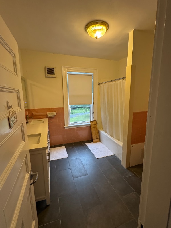 Photo - 79 College St