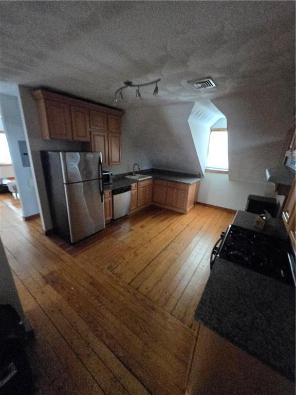 107 Ring St