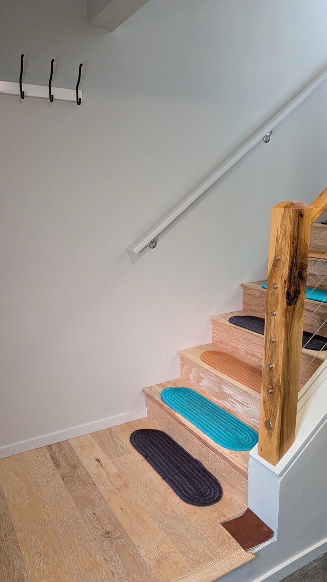 Entrada - 5007 Renton Ave S