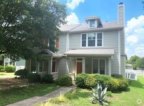 Building Photo - 2 Bed 1.5 Bath Duplex in Plum Creek Rental
