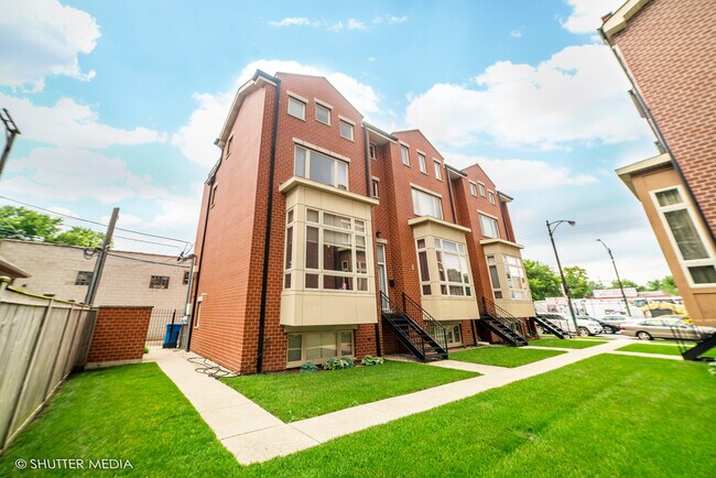 Photo - 4251 W Montrose Ave