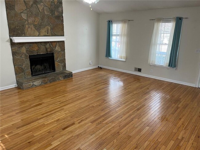Photo - 2522 Whisper Ct NE