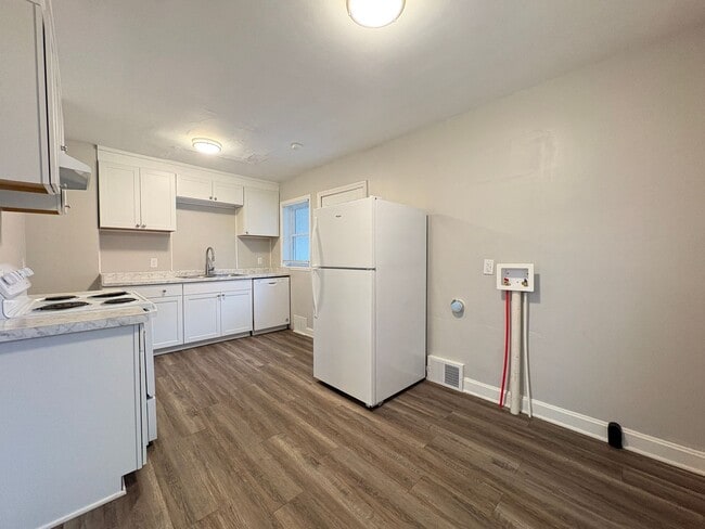 Photo - 2 Bedroom, 1 Bathroom Apartment in High Point!