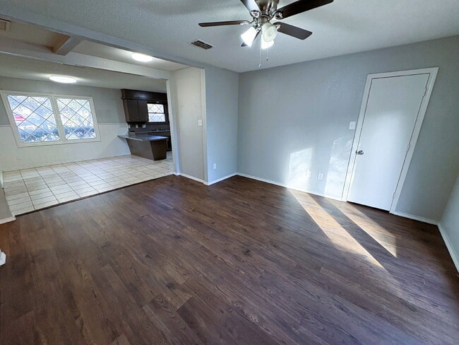 Photo - Outstanding Three Bedroom Home With Sunroom Located in the Heart of the Hub City!