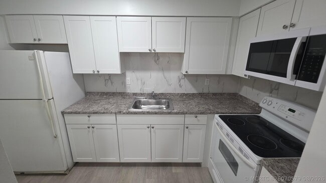 Photo - 7612 Pembroke Rd Unit C