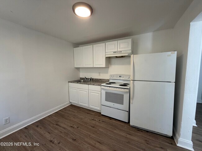Photo - 232 Chelsea St Unit B2