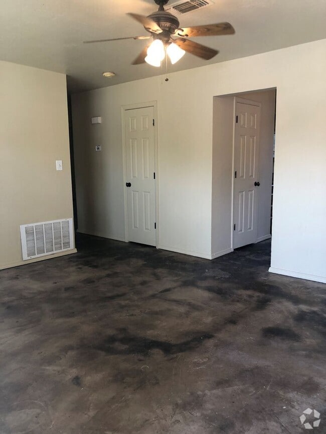 Building Photo - Charming 3Bedroom in Caprock District Rental
