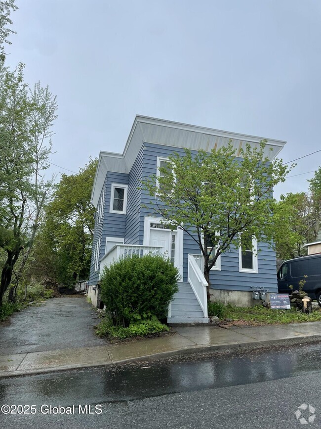 Building Photo - 10 Orange St Unit 1 Rental