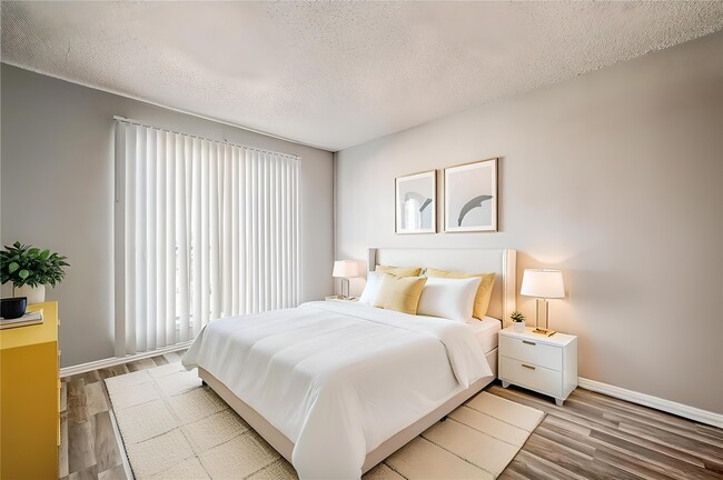 Building Photo - 2818 S Bartell Dr Unit 39