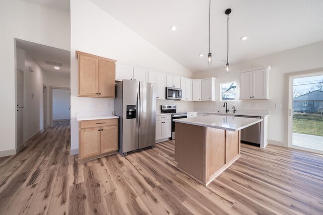 Photo - 753 N Gilda St