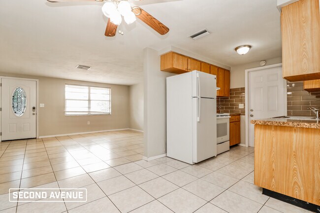 Photo - 4847 Elmwood St