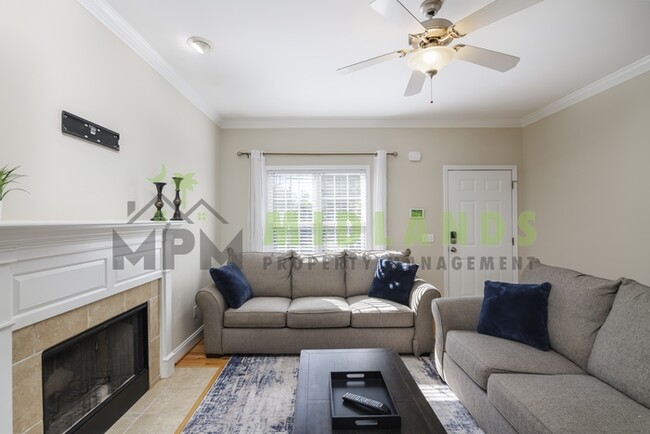 Photo - 3875 Timberlane Dr