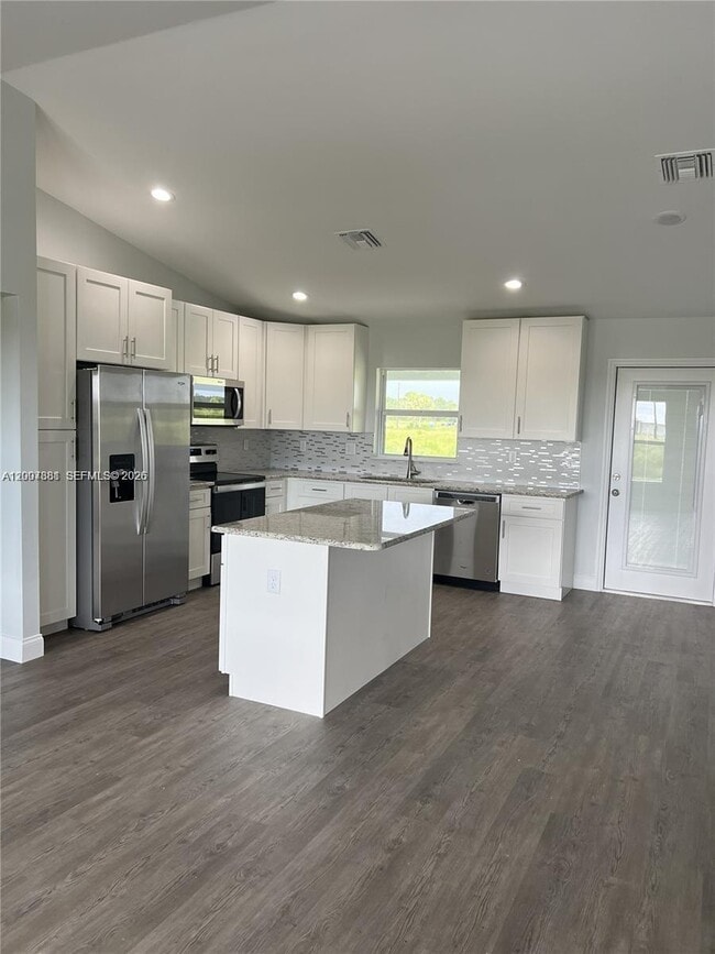 Photo - 634 Royce Rd