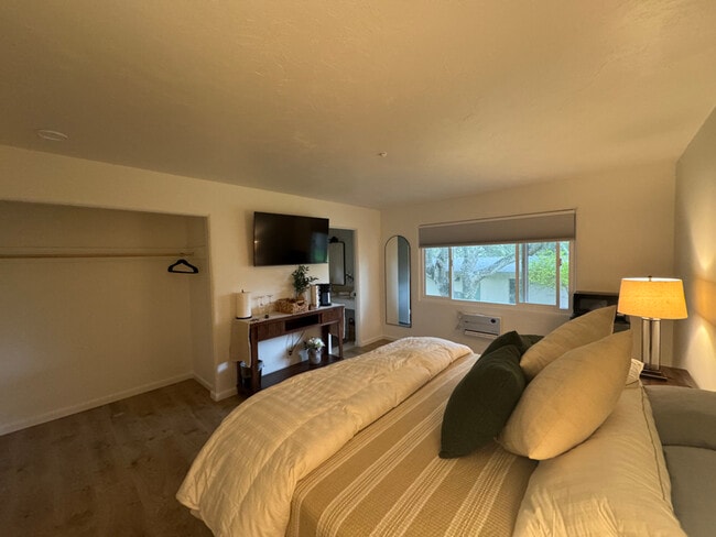 Photo - 10 Country Club Way