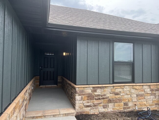Photo - PRE-LEASING! South Nixa 3 Bedroom Family Home