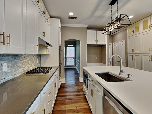 Photo - 1612 Commerce Dr