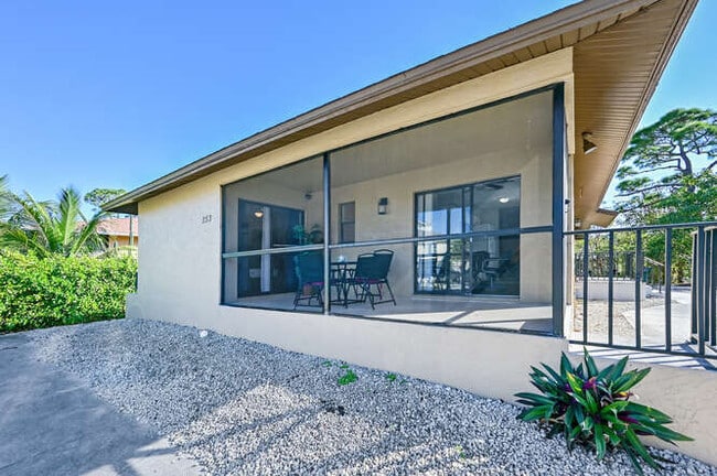 Building Photo - 253 2nd Ave Unit A