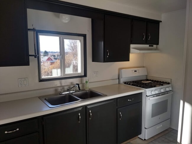 Kitchen - 1680 Chipeta Rd Unit Whole