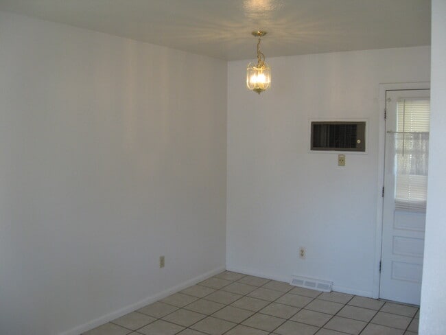 Photo - 670 Voiles Pl