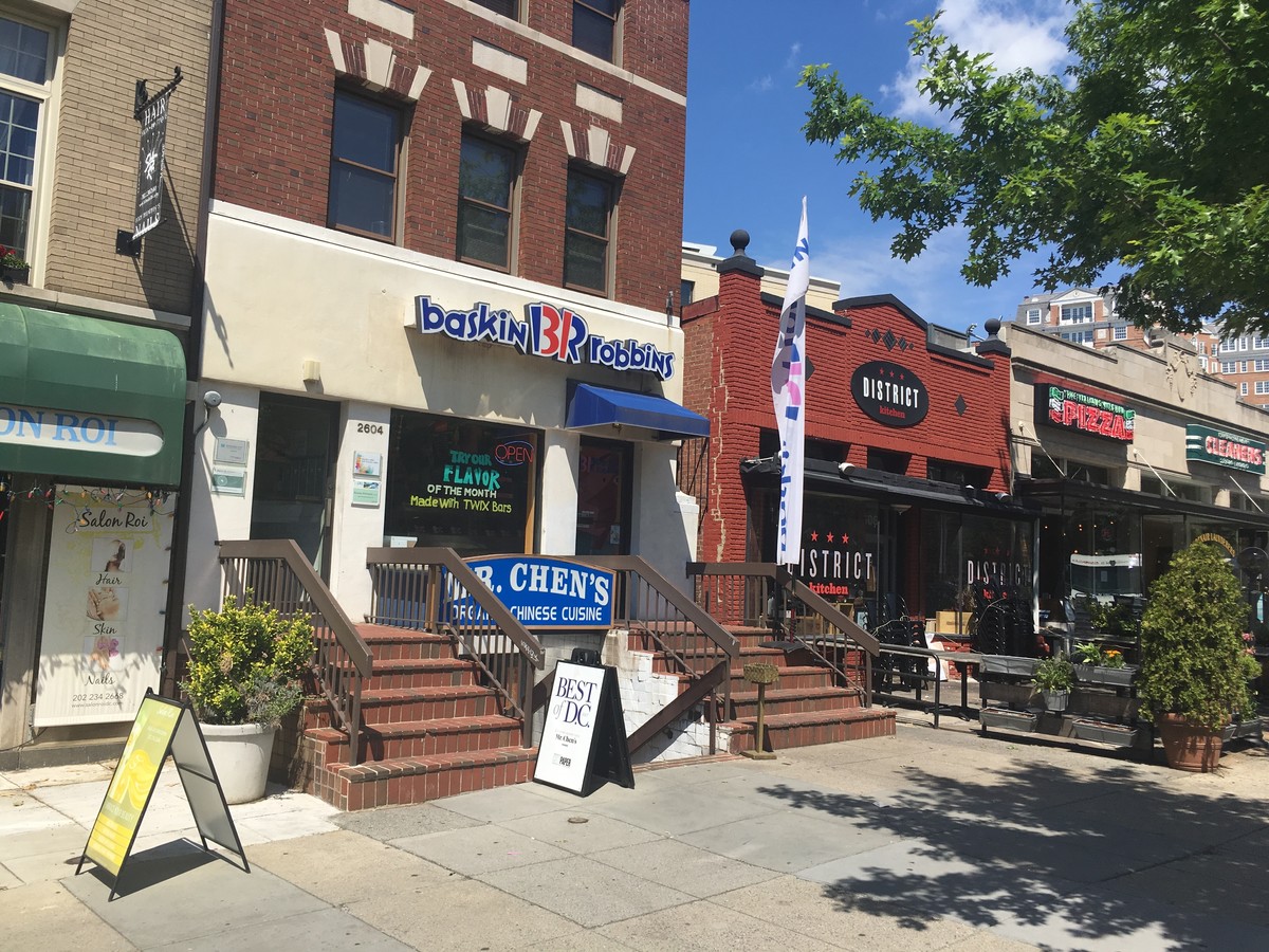 Restaurante Woodley Park - 2604 Connecticut Ave NW