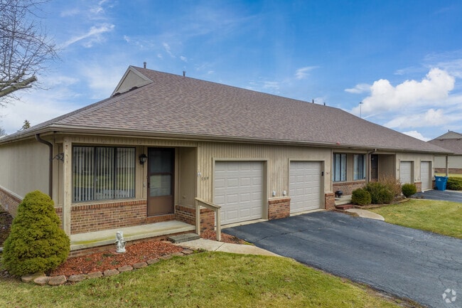 Building Photo - The Villas at Green Meadows