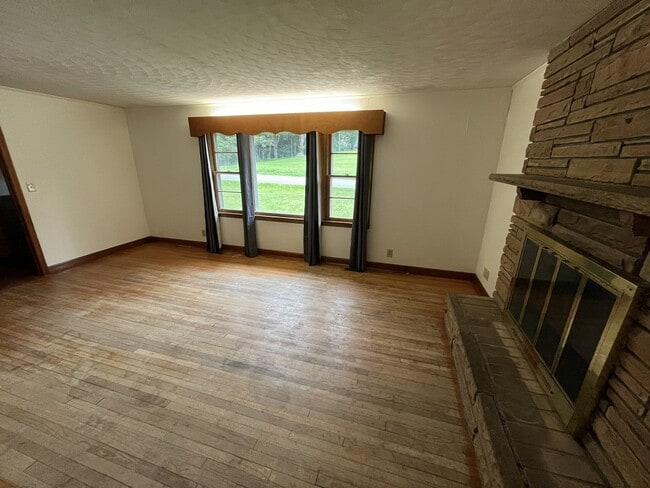 Photo - 1006 Hodges Gap Rd