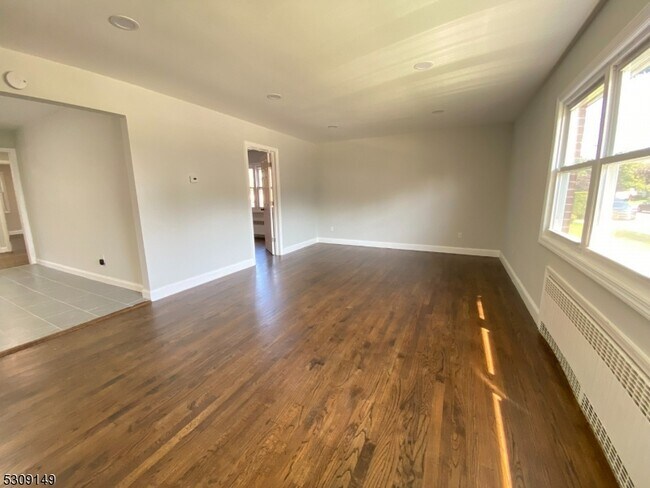 Photo - 905 Sanford Ave