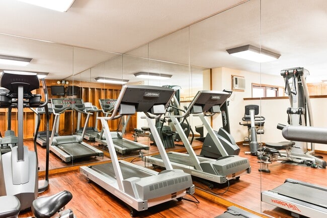Gimnasio abierto las 24 horas en Village Pointe Apartment Homes