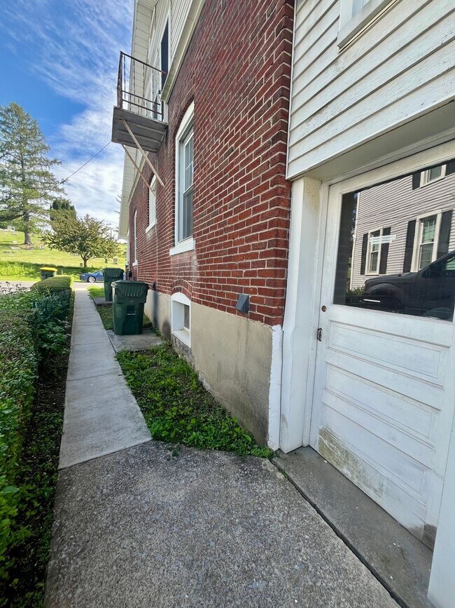 Photo - 387 E Howard St Unit B