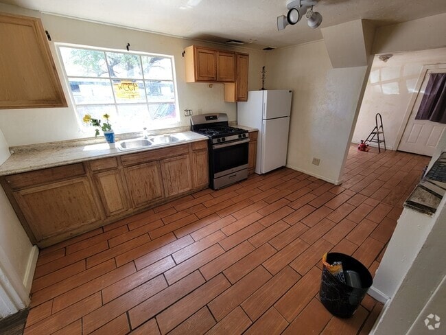 Building Photo - 455 W Thurber Rd Rental