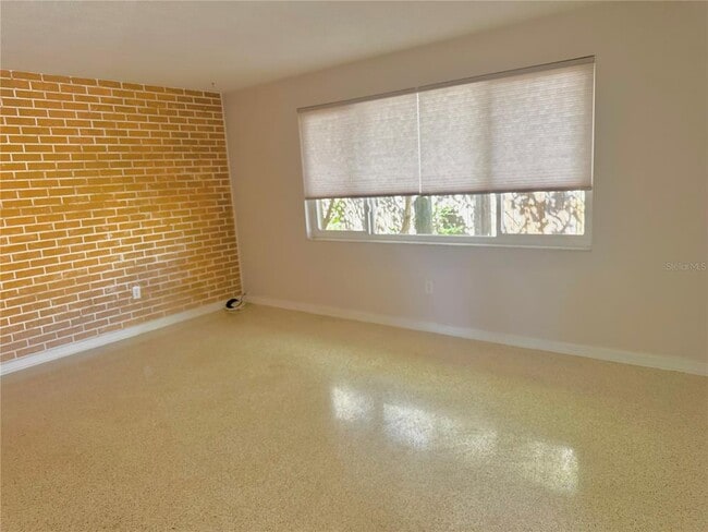 Photo - 2054 Broadway Ave