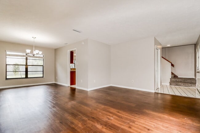 15715 Country Lake Dr
