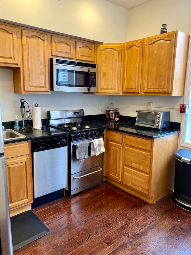 Building Photo - 231 Grand St Unit 3R Rental