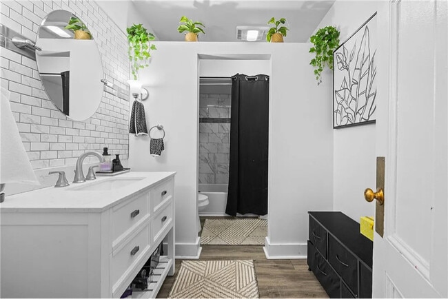 Photo - 469 Alexander St Unidad 1