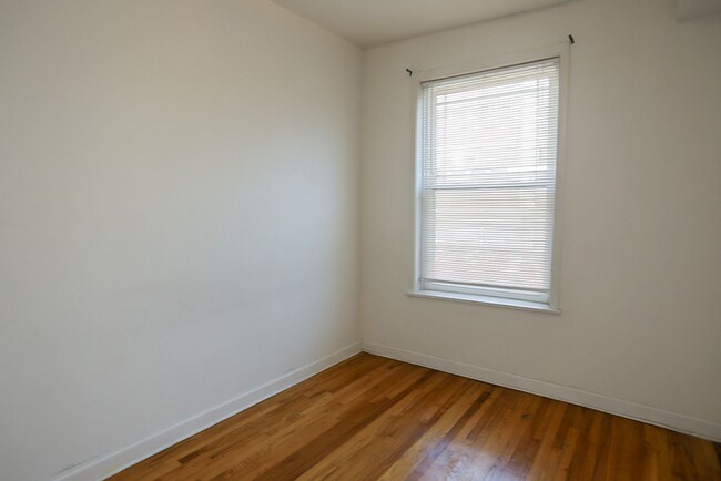 1511 W Barry Ave Unit 2