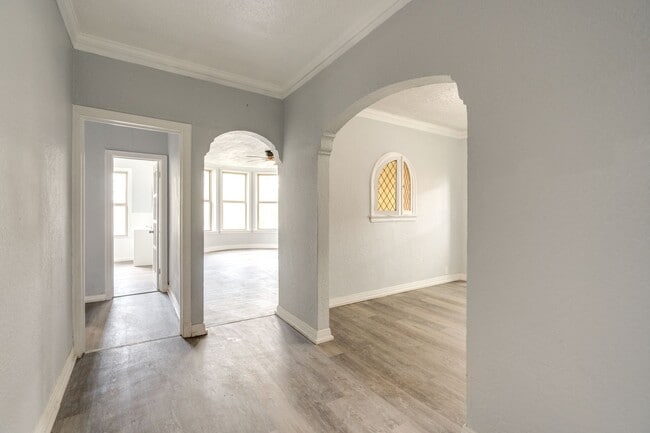 Building Photo - 2840 S Moreland Blvd Unit #16