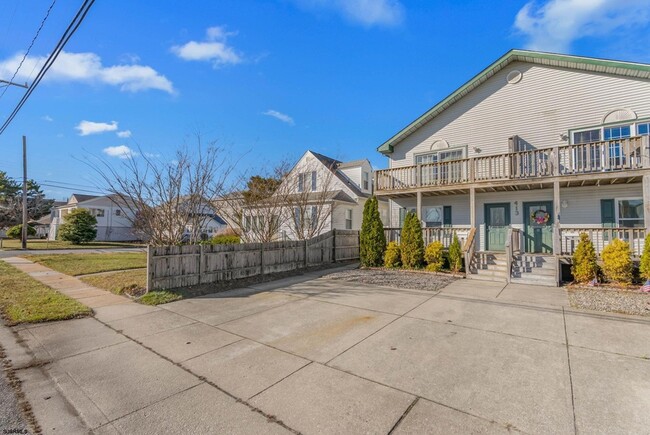 Photo - 413 W Beach Ave