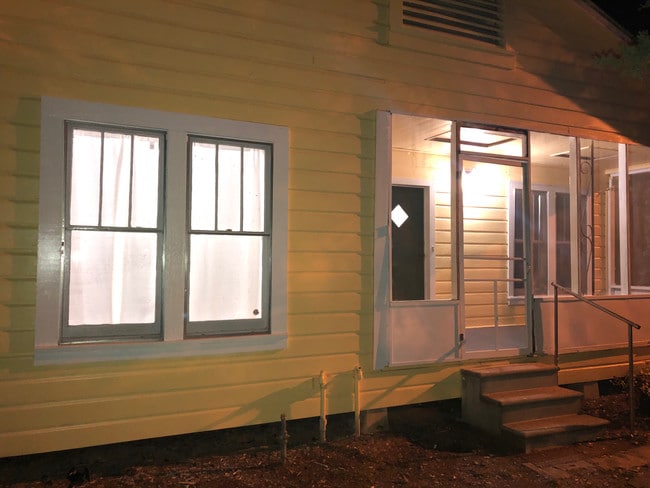 Photo - 104 S 16th St