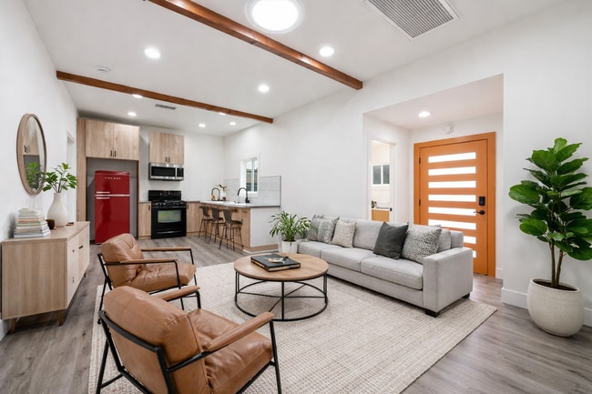 Photo - 156 1/2 S Pecan St