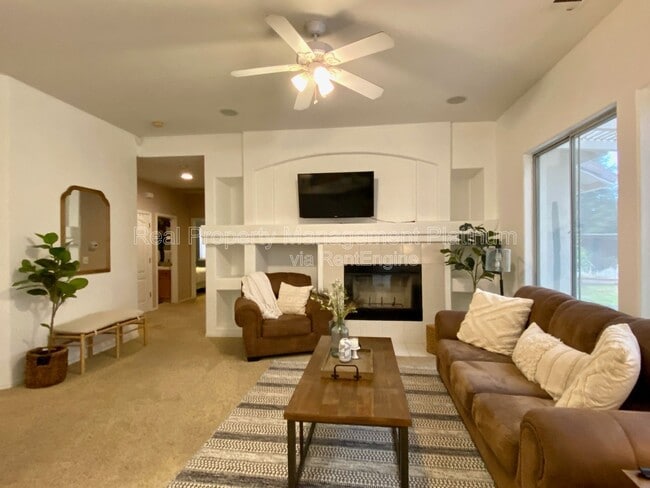 Photo - 4872 N Crestmoor Ave