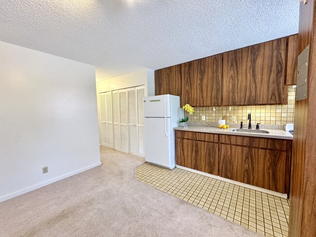 Building Photo - 1036 Green St Rental