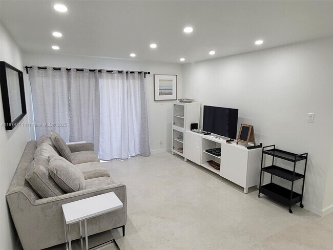 Photo - 3304 Virginia St Unit 6B