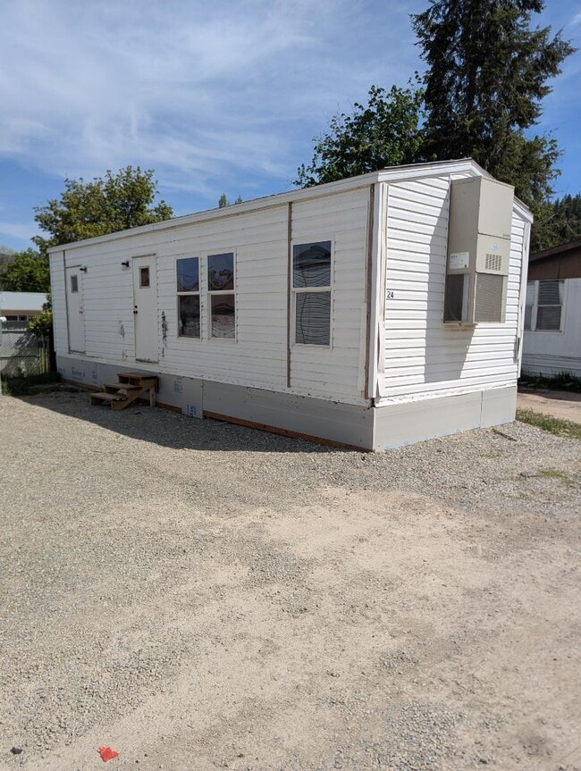 Building Photo - 1511 Main Ave