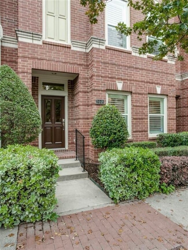 Photo - 2448 Worthington St