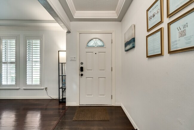 Photo - 16095 Longvista Dr