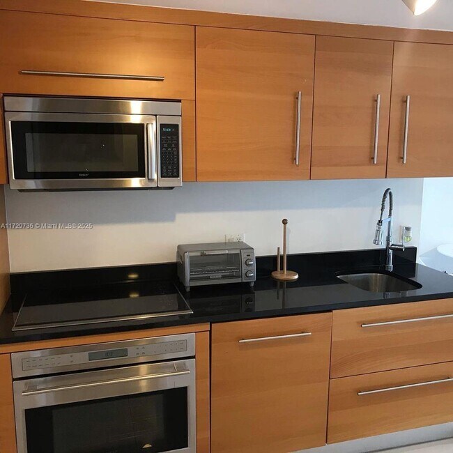 Photo - 475 Brickell Ave